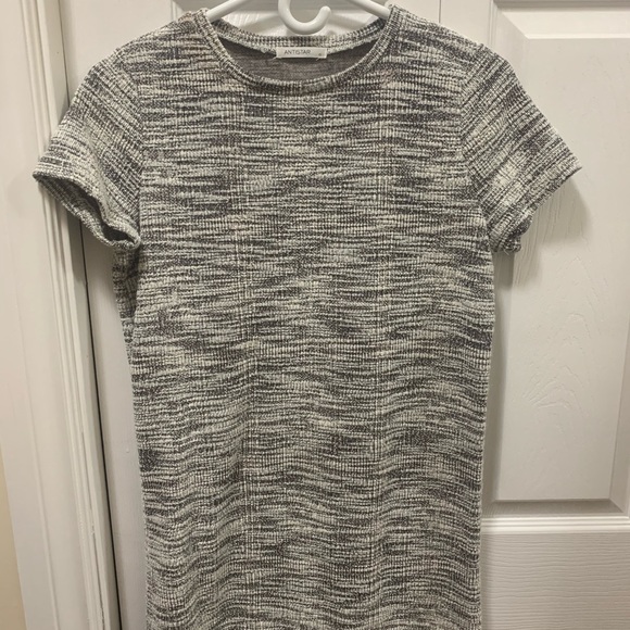 Dress - Picture 1 of 3